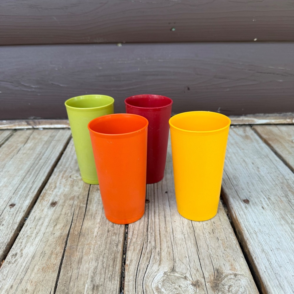 Tupperware Vintage Plastic Tumblers Set of 4 Red Orange Yellow Green 16oz 6in